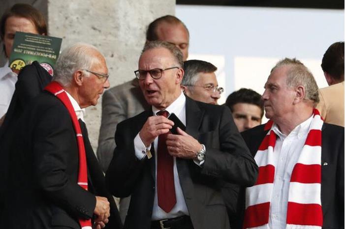 دعوة لإقامة حفل تأبين بيكنباور في ملعب أليانز أرينا 659d30674236042aa30e98f4