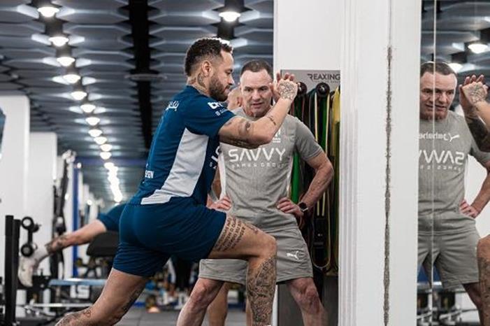 جيسوس يثبت موقف نيمار مع الهلال ويطلب جناحًا GW0NM9EW4AAEJAJ-2