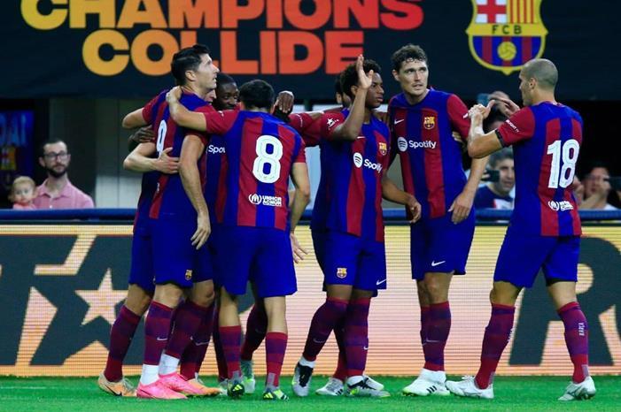 برشلونة يعلن غياب نجمه 4 أسابيع photo_2023-07-30_01-26-30
