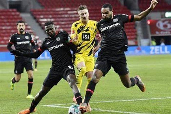 "الإنفلونزا" يضرب 12 لاعبا بدورتموند ومدربه معلقا: سنقاتل OIP (5)