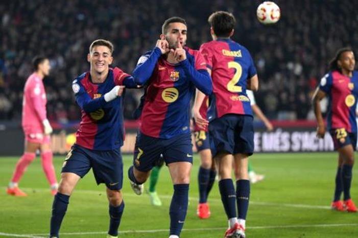 برشلونة يفترس ريال بيتيس ويقصيه من كأس إسبانيا GettyImages-2194102108-1