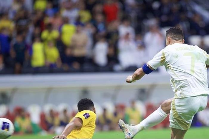 كريستيانو رونالدو يقود تشكيلة النصر المتوقعة ضد الخليج GdP4hflWAAA7HQy-1