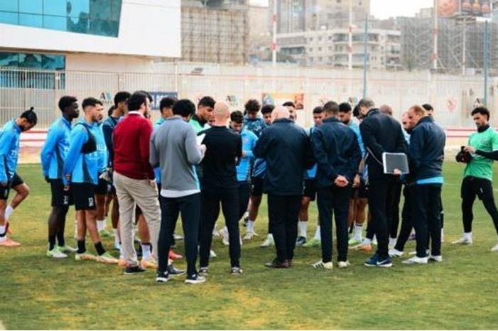 جروس يستفسر عن موقف المُصابين ويحذر لاعبي الزمالك مران-الزمالك-scaled-e1735819333376