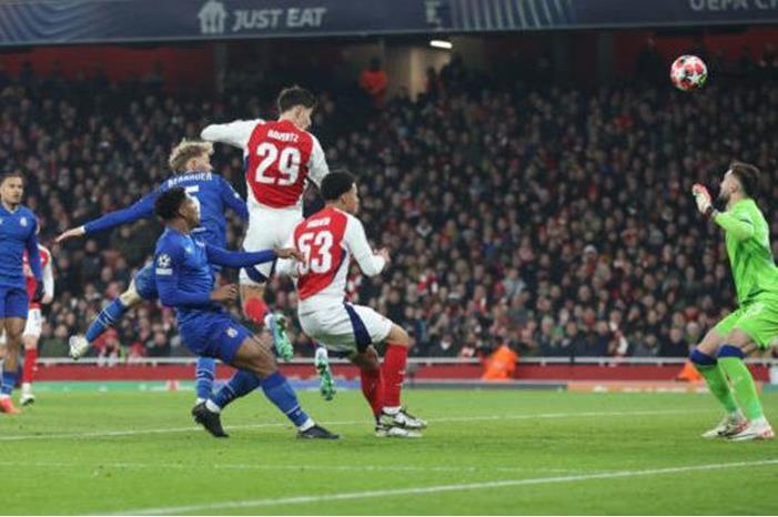 أرسنال يفوز على دينامو زغرب بثلاثية في دوري الأبطال GettyImages-2194719984-e1737582326495