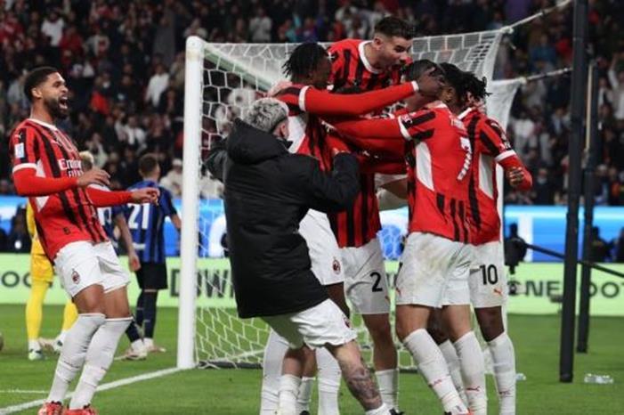 ميلان يُتوج بكأس السوبر بعد ريمونتادا خيالية أمام الإنتر mailan-10