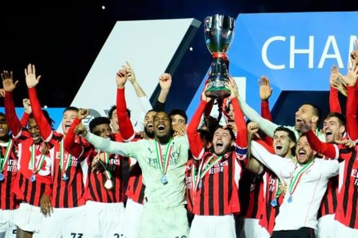 5 أرقام على هامش فوز ميلان بالسوبر الإيطالي MILAN-100-1