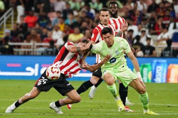 تقييم لاعبي برشلونة بعد الفوز على بلباو في السوبر الإسباني GettyImages-2192403747-1