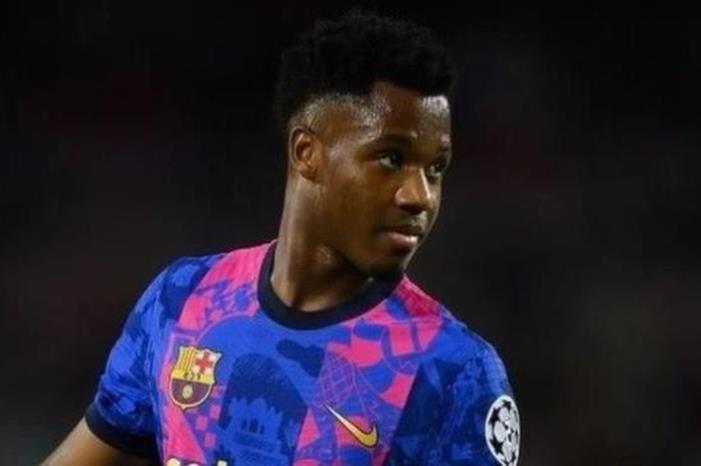 فليك يزيد طين فاتي بلة في برشلونة! أنسو-فاتي-1