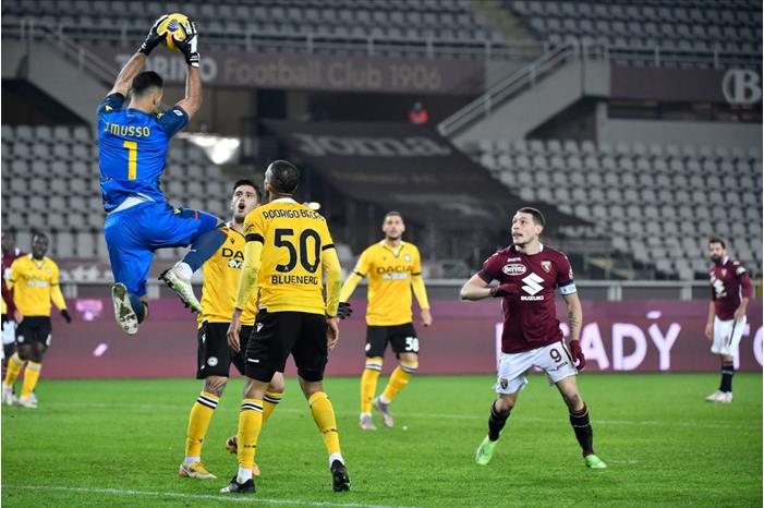 EpEJ1icVEAE9LLl-1600x1066