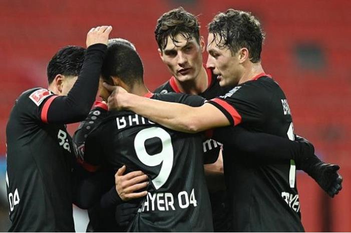 100-234610-leverkusen-leads-german-league_700x400