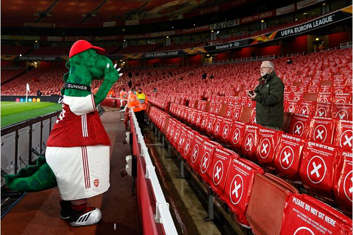 544663-جماهير-ارسنال-فى-ملعب-الامارات-(2)