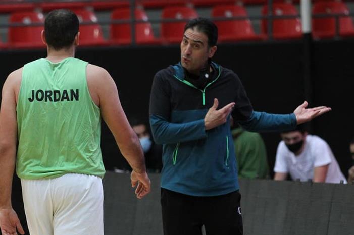 سبب ظهور لاعبي الوحدات بقمصان غريبة 131973723_1144551639298736_2323680639873637999_n