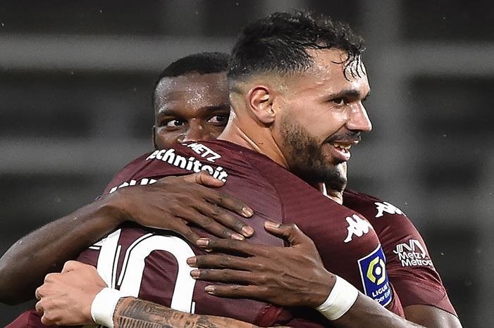 ميتز يحرم لانس من التقدم بالدوري الفرنسي GettyImages-1230212911