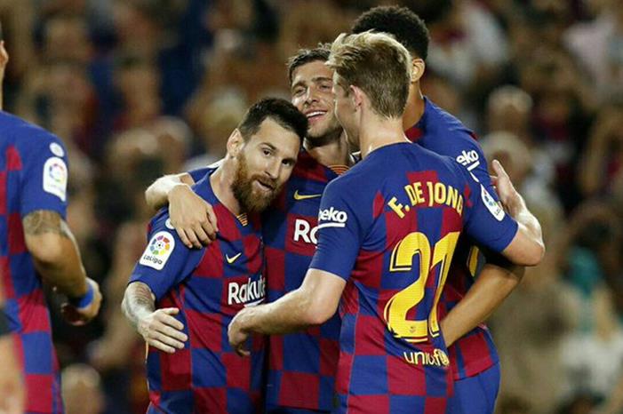 أول رد من نجم برشلونة بعد إصابته بفيروس كورونا BARCLONA