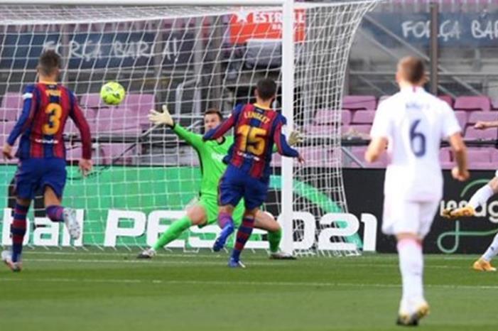 أتلتيكو يرعب ريال مدريد ويصدم برشلونة BABAD9BE39205