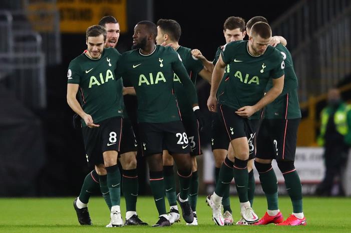 الدفاع يكلف توتنهام التعادل EqRmcyRXEAEJ_L-