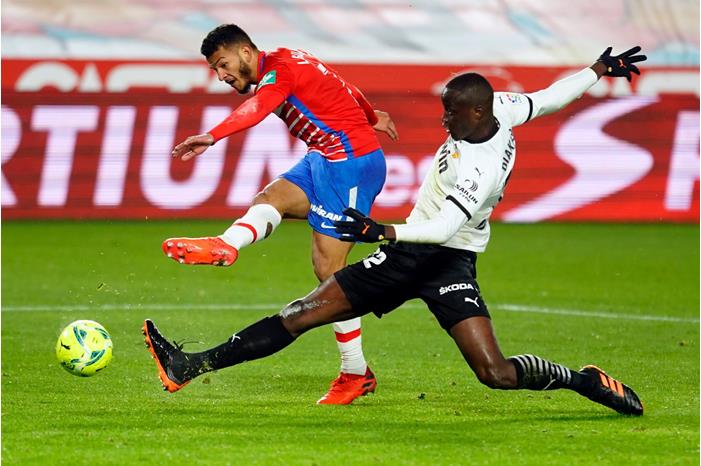 397333-غرناطة-ضد-فالنسيا-(3)