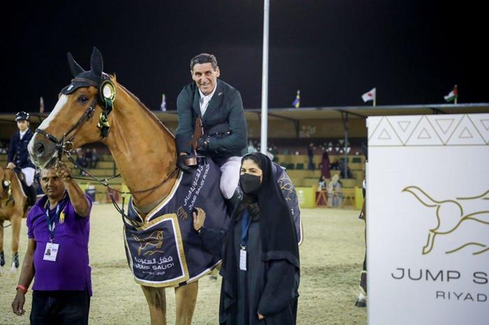 الفارس الأردني بشارات بطل شوط قفز السعودية الكبير ذ1-36-1170x780-1