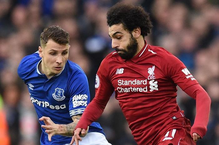 lucas-digne-mohamed-salah-everton-vs-liverpool-2018-19_17eea5jn0xvu01qcnuxig54t2g-1