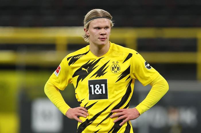 رومينيغيه: البايرن لن يتعاقد مع هالاند EyqDMc_WUAQOEaU