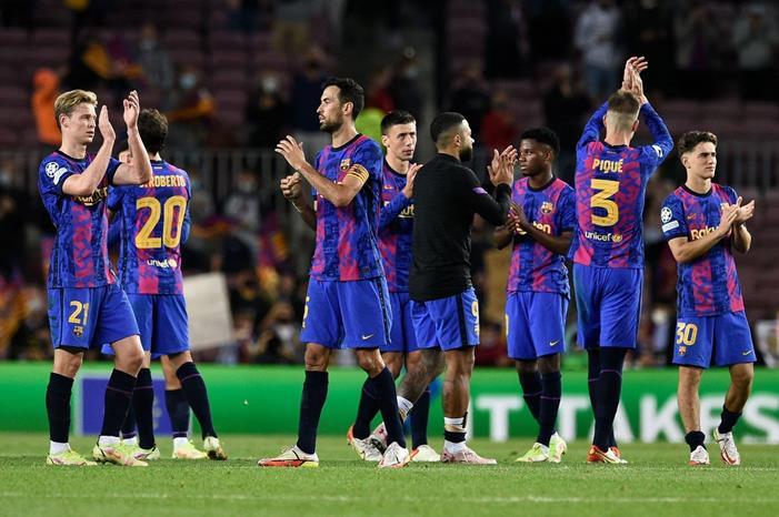 برشلونة يواجه بوكا جونيورز على كأس مارادونا بالرياض FCKiBHyXsAkTenB