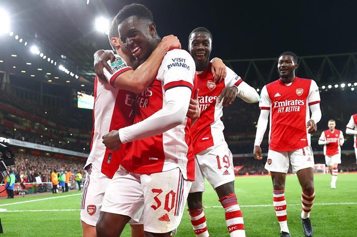 arsenal-celebrate-eddie-nketiah-goal-vs-leeds-2021_1lx7q3ph1oiry1fykyb17m45i7
