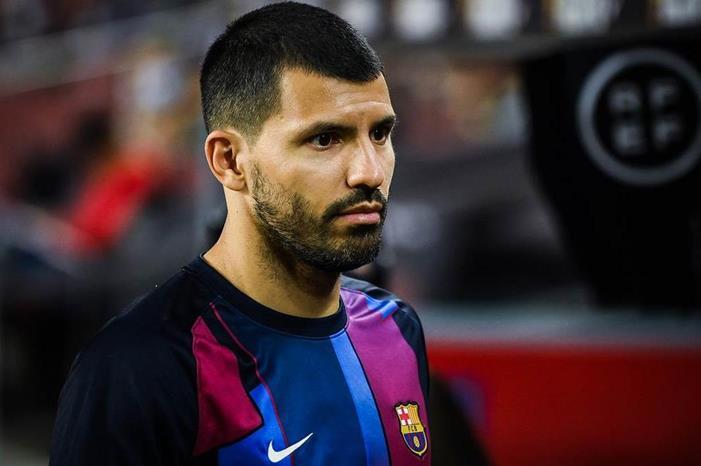 المنتخب الأرجنتيني يوجه رسالة إلى أجويرو بعد الاعتزال: تحلى بالقوة FGphsTIXoAEDsPL