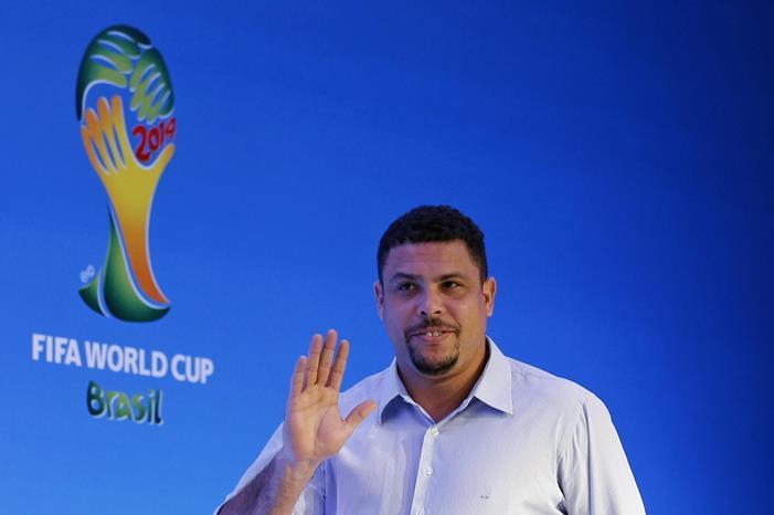 رونالدو البرازيلي يشتري نادي بداياته كروزيرو 61be7fe14c59b73bde3ffa1a (1)