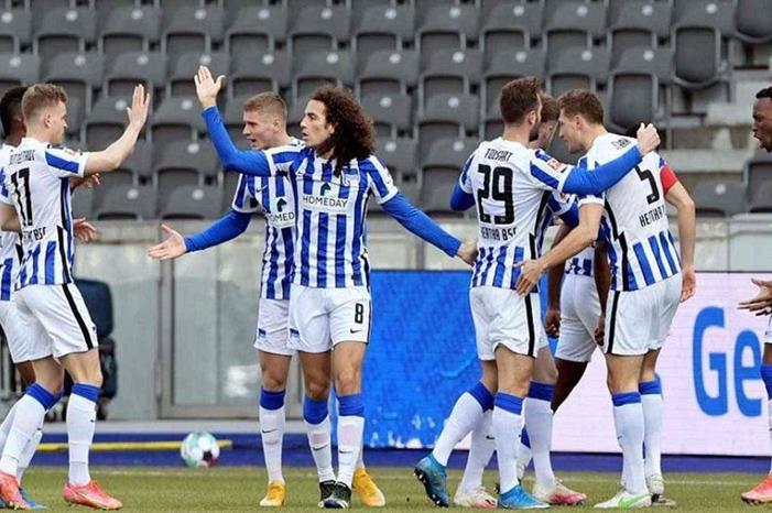 هيرتا برلين يهزم دورتموند بالدوري الألماني image