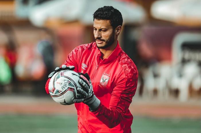 الأهلي يحسم مصير مشاركة الشناوي في السوبر الأفريقي حارس-فريق-الأهلي-المصري-محمد-الشناوي-1