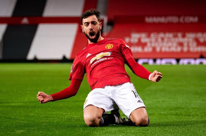 برونو فيرنانديز يفوز بجائزة لاعب العام في اليونايتد برونو-فرنانديز-2-scaled