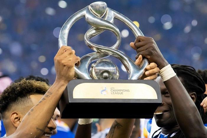 بطولات الأندية الآسيوية تستعد لتطوير استراتيجي 2021-AFC-Champions-League-Final-Al-Hilal-Lift-Trophy-Celebrations