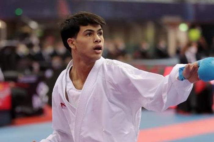 عبدالله حماد يُتوج بذهبية بطولة آسيا للكراتيه 269755601_470788697939252_7983917233172785045_n