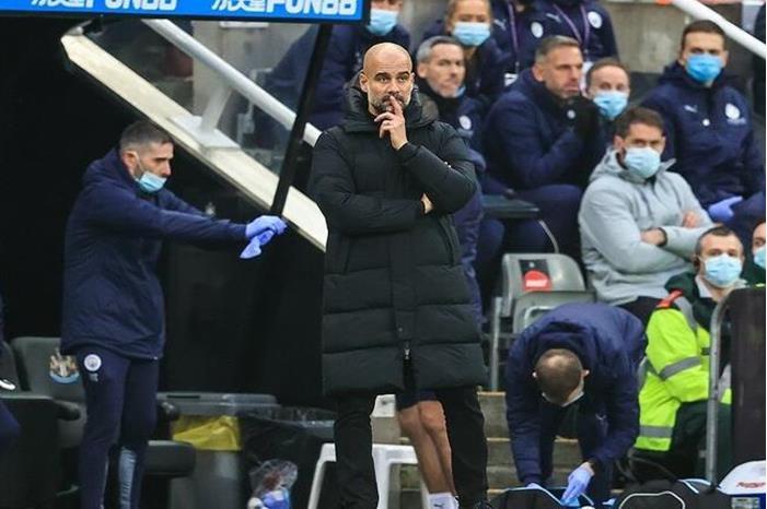 غوارديولا يحذر لاعبيه من ليستر 61c6ec8042360468de129b68