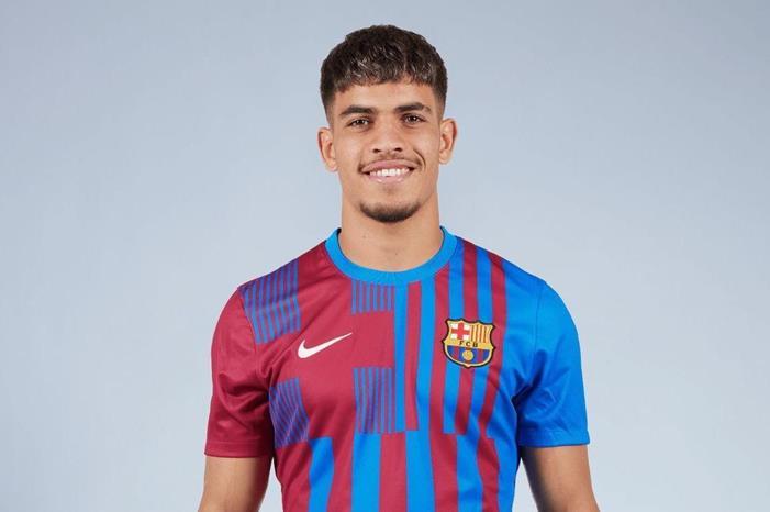 خليلوزيتش يعلن التحدي : نجم برشلونة سيلعب مع المغرب 41c7b7ee71