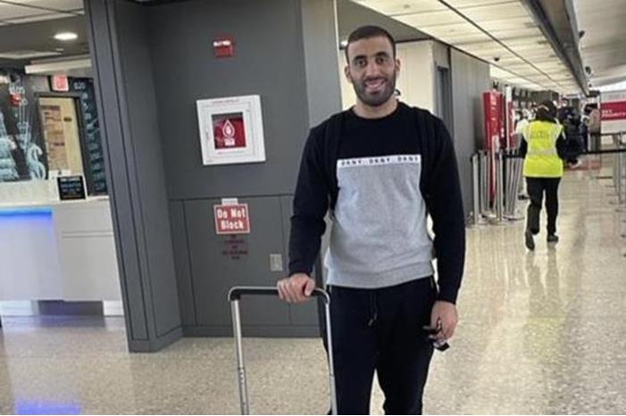 عبدالرزاق حمدالله يصل مطار جدة FHZiqbtXsAk5XSc