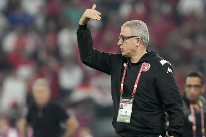 الاتحاد التونسي يحسم الجدل بشأن مصير المدرب منذر الكبير 61c81b2f4236047efe3b89ab
