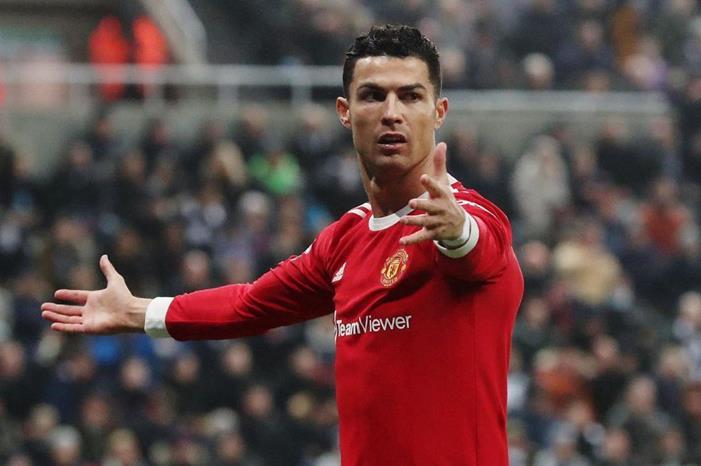 جماهير نيوكاسل تستقبل كريستيانو رونالدو بلافتات تدعوه للانضمام للفريق (صورة) CR7-1200x675