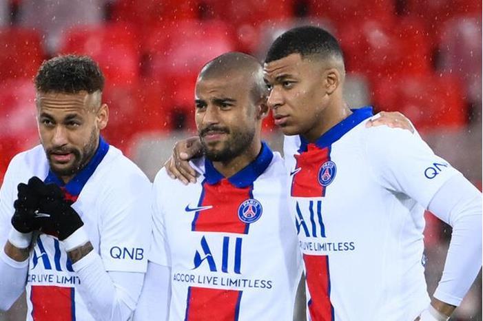 سان جيرمان يعير لاعب وسطه البرازيلي إلى ريال سوسييداد 61ca9ead4c59b73ad657c6fb