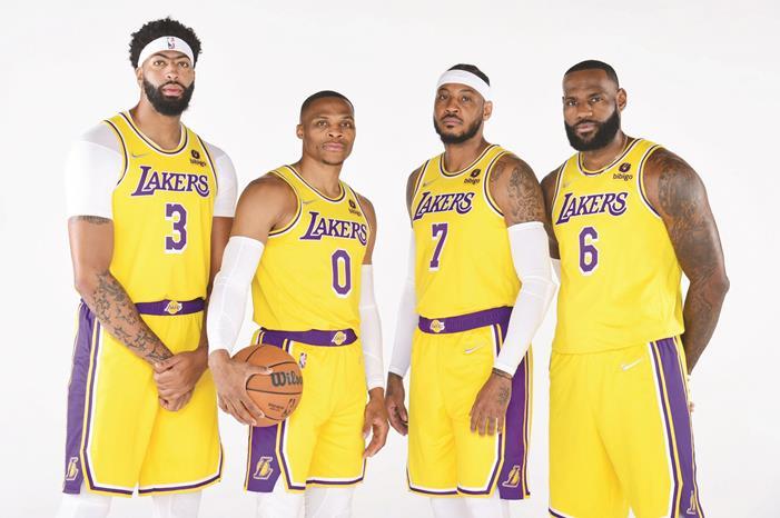 1634482217561574000-scaled