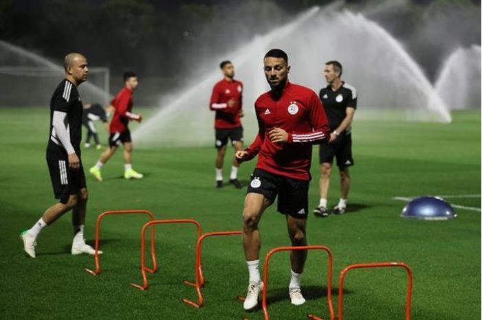 منتخب الجزائر يتدرب تحضيرا لأمم أفريقيا بـ 11 لاعب 163-142424-algeria-national-team-afcon-training-4