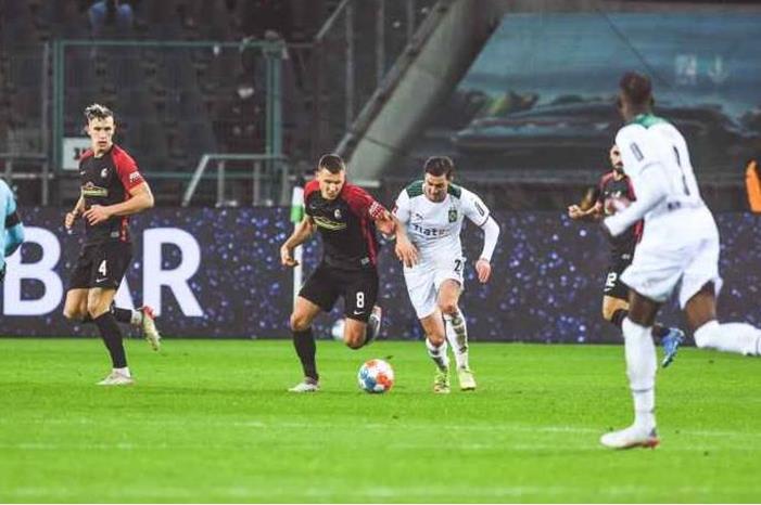 فرايبورغ يفوز بسداسية على مونشنغلاباخ 2512418_1638728938