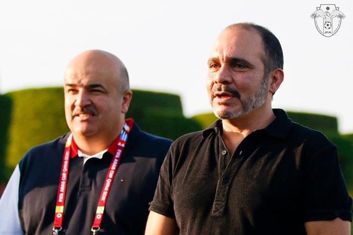 مروان جمعة ينقل دعم ومؤازرة سمو الأمير علي لمنتخب النشامى 261432776_4089959204436982_2844765480432466172_n