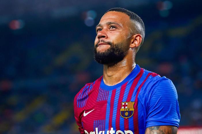 ممفيس ديباي غير سعيد بالعمل مع تشافي E845DJrVUAcqpo2