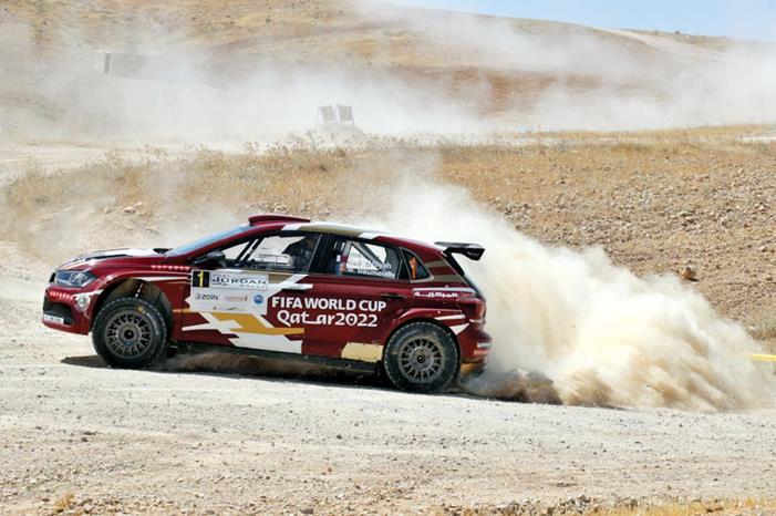 المتسابق عاصم عارف وملاحه جانخوت بطلا ميرك 3 للشرق الأوسط 1127335