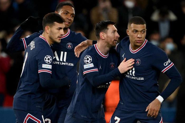 PSG_celebrate_Messi_goal_vs_Club_Brugge_2021-22