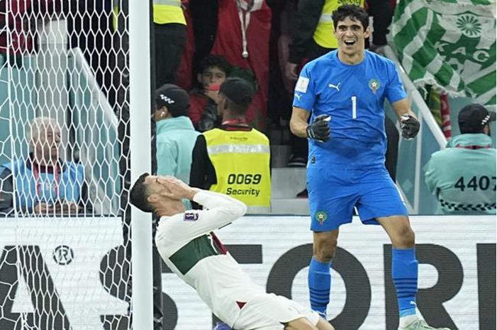 الـ"فيفا" ينشر صورة "الشخص الوحيد الذي سيتركه دفاع المغرب يقترب من حارسه بونو" 6395b19c4c59b7589e54ff73