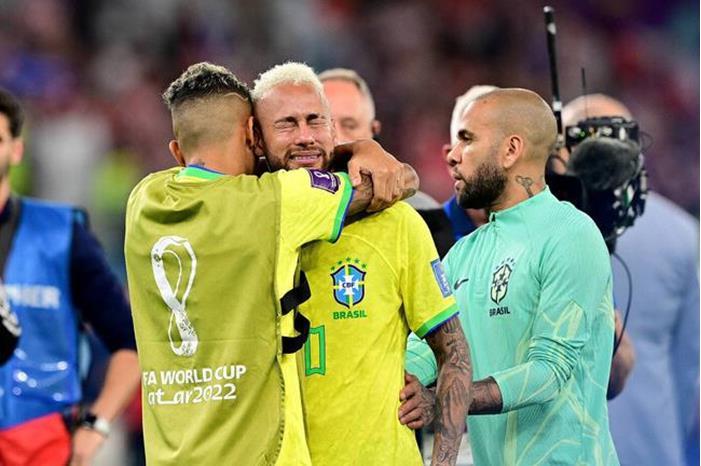 نيمار ينشر محادثاته مع زملائه بعد الصاعقة الكرواتية 63970d854236046f66089f37