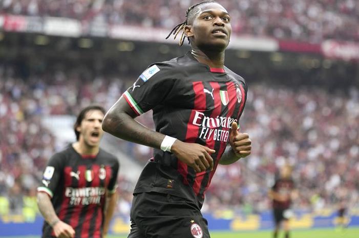 بيولي ينصح لياو بعدم الانتقال لعملاق إنجلترا 631dadca423604078b617f8a