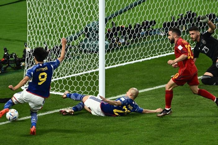 لماذا هدف اليابان في اسبانيا صحيح 100%؟ image